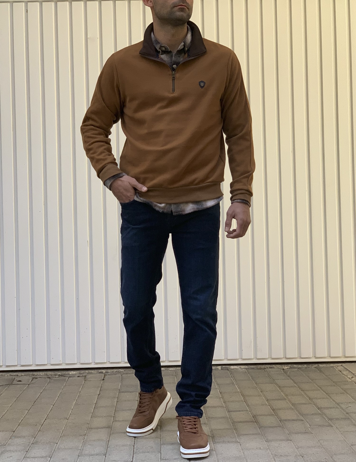 Everbest Ανδρική κάμελ ριπ με βελούδινη υφή μπλούζα με γιακά και φερμουάρ 251040 φωτογραφία